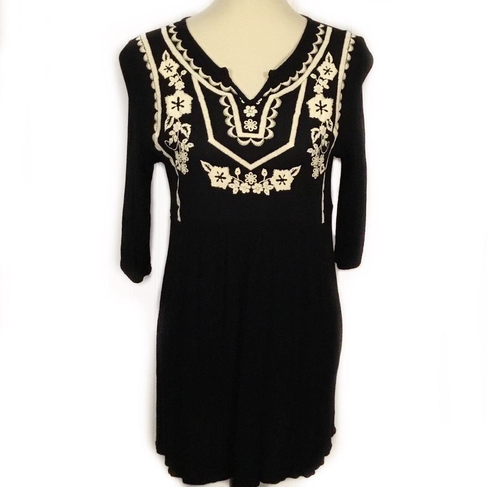 VANILLA BAY BLACK EMBROIDERED TUNIC MEDIUM